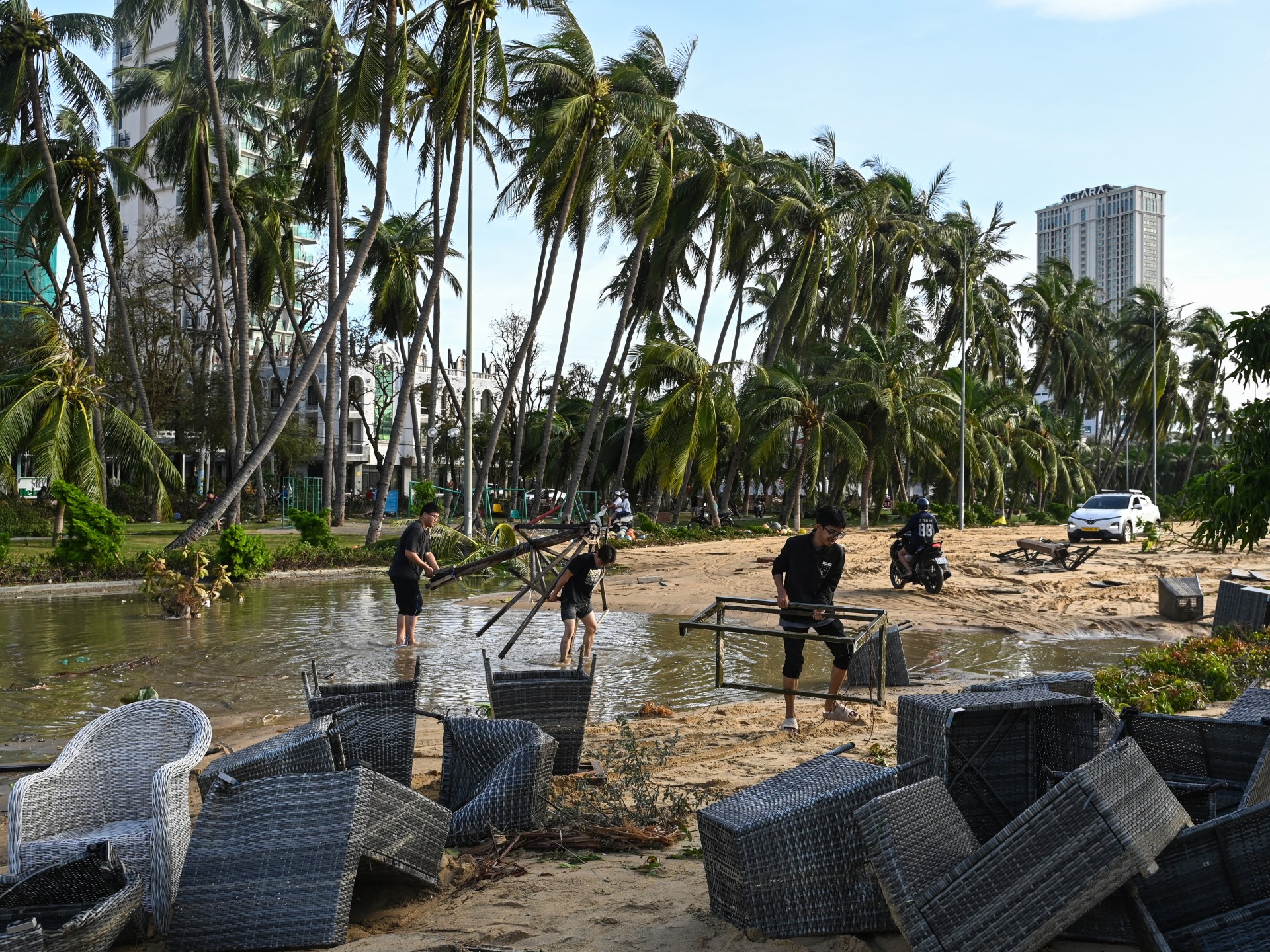 At least 5 killed as Typhoon Kalmaegi slams into Vietnam | Weather News