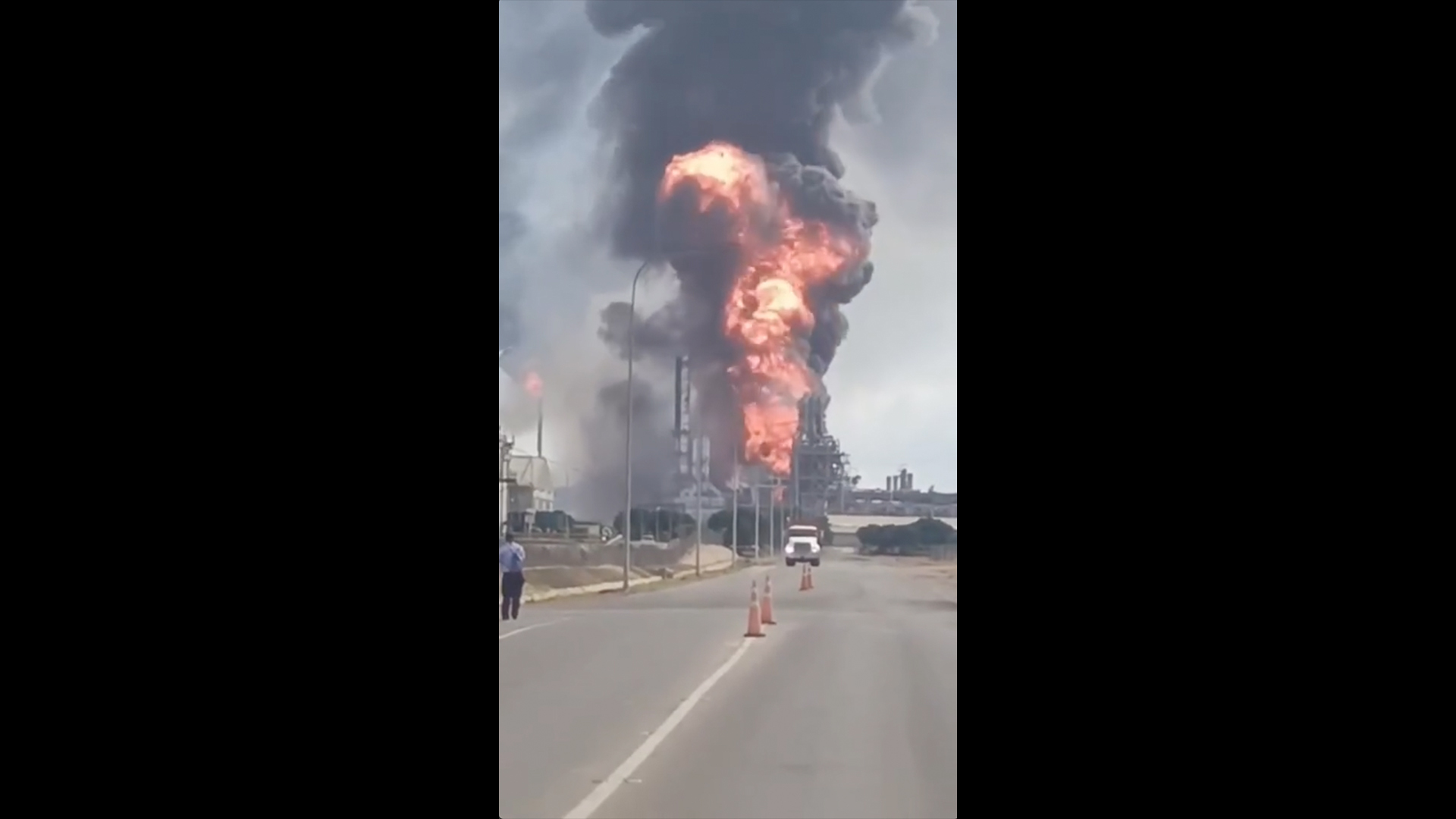 Huge fire seen after ‘explosion’ at Venezuela oil plant | Oil and Gas