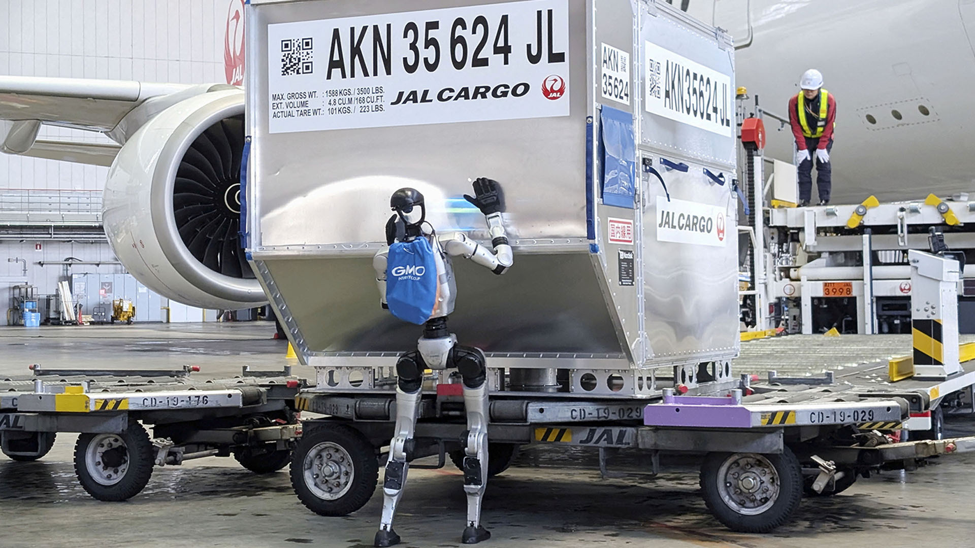Humanoid robots being trialled as airport workers in Japan | Technology